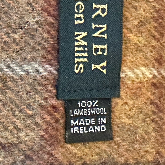 🌟HP🌟NWOT Tan & Gray Plaid 100% Lambswool Scarf Blarney Woollen Mills Ireland - Picture 8 of 9